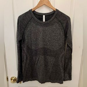 Athleta Women’s Momentum Seamless Heather Top